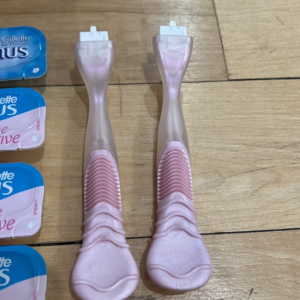 Venus Razers - Picture 5 of 7